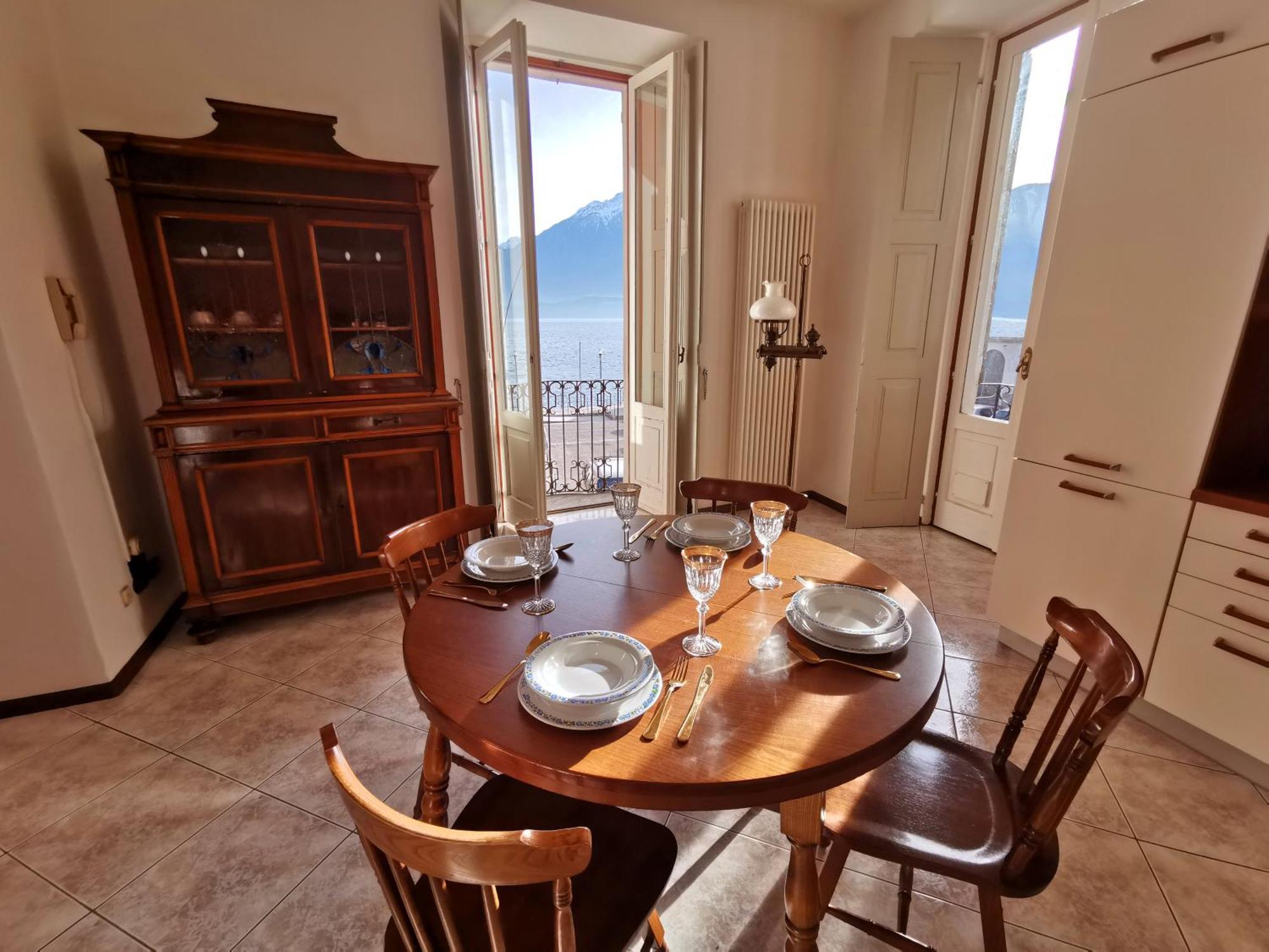 그라베도나 Elegant Historic Large House On Lake Como 아파트 객실 사진